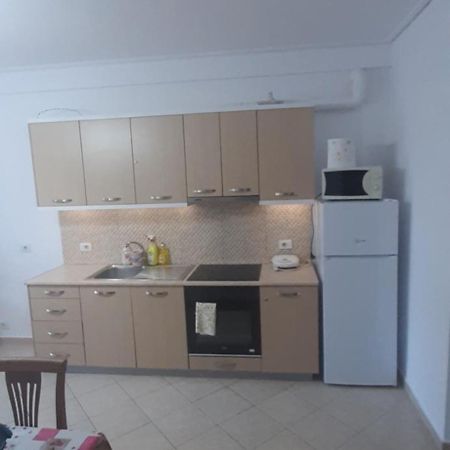 Meni'S Family Apartament Sarandë Esterno foto