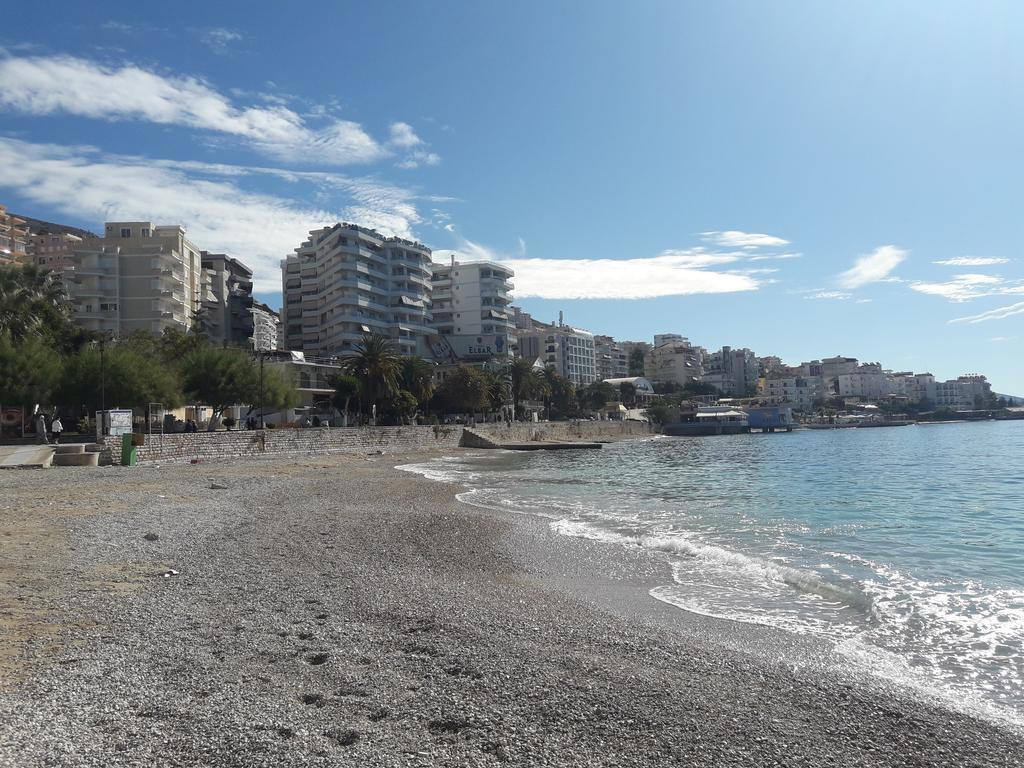 Meni'S Family Apartament Sarandë Esterno foto