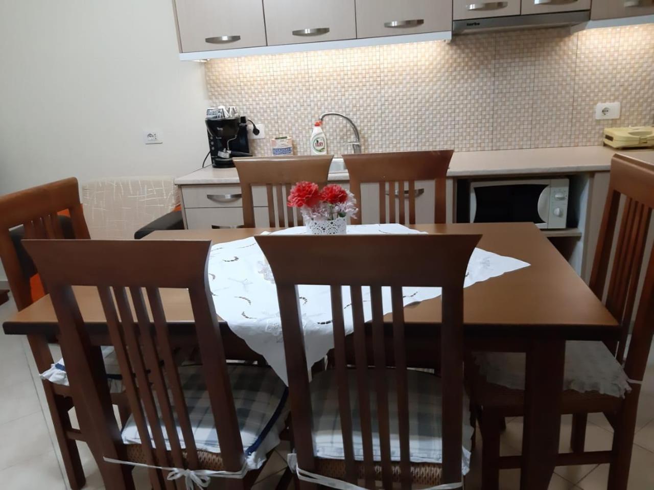 Meni'S Family Apartament Sarandë Esterno foto