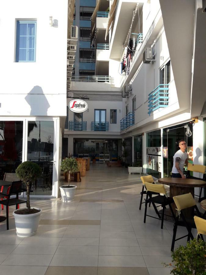 Meni'S Family Apartament Sarandë Esterno foto