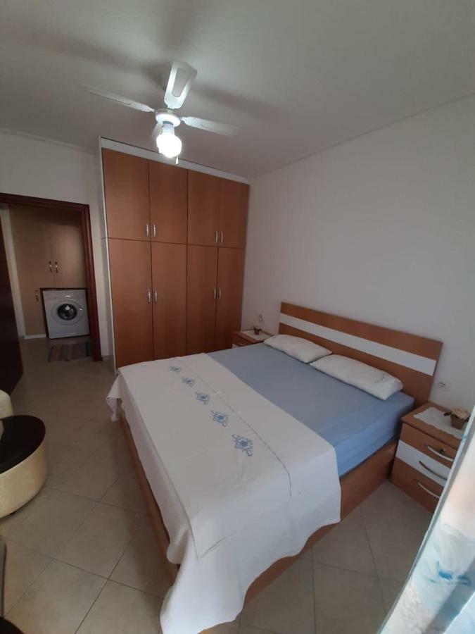 Meni'S Family Apartament Sarandë Esterno foto